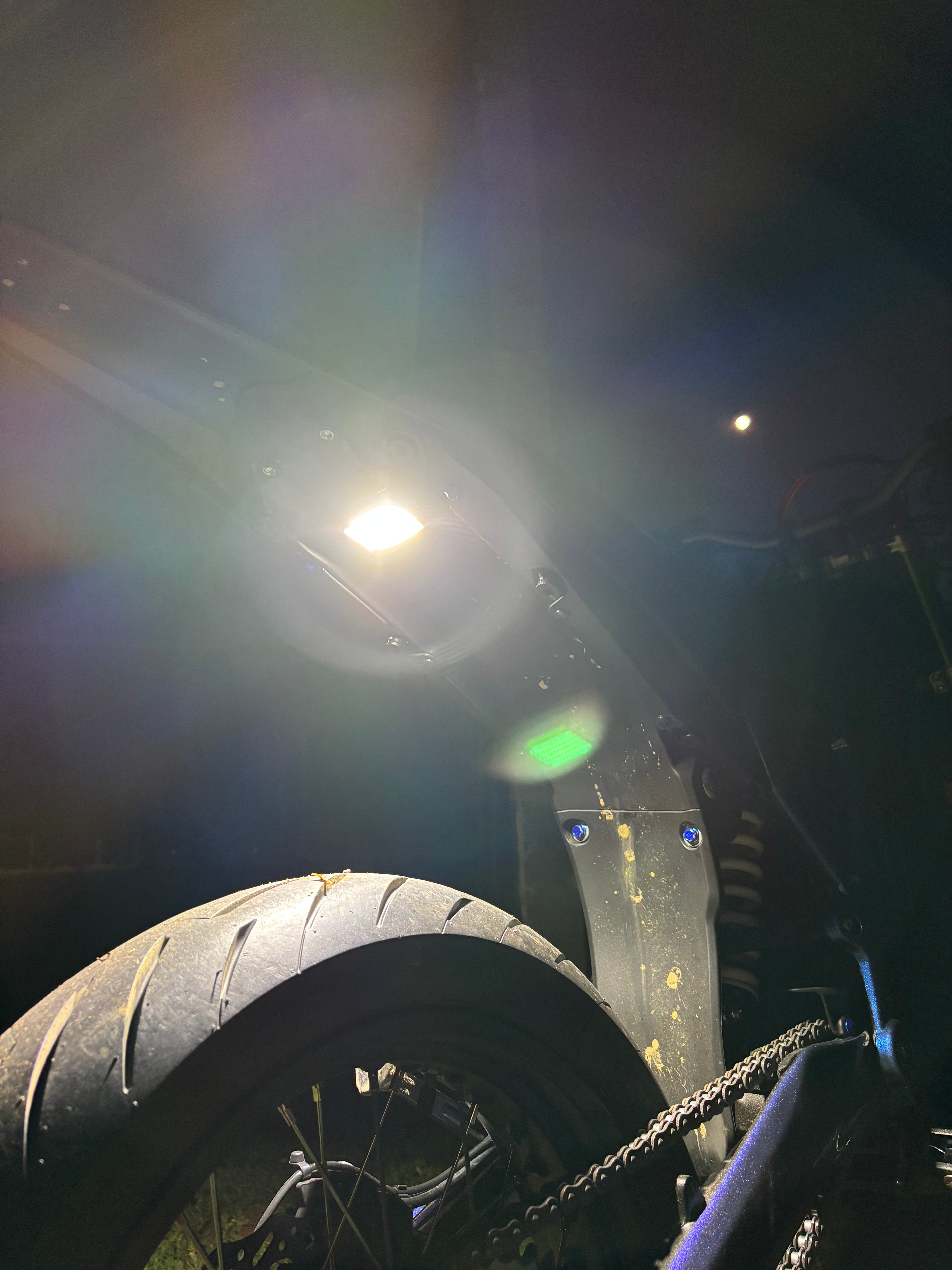 Plug & Play Ultra Bee Rock Light